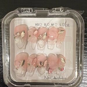 HANDMADE PRESS ON NAILS